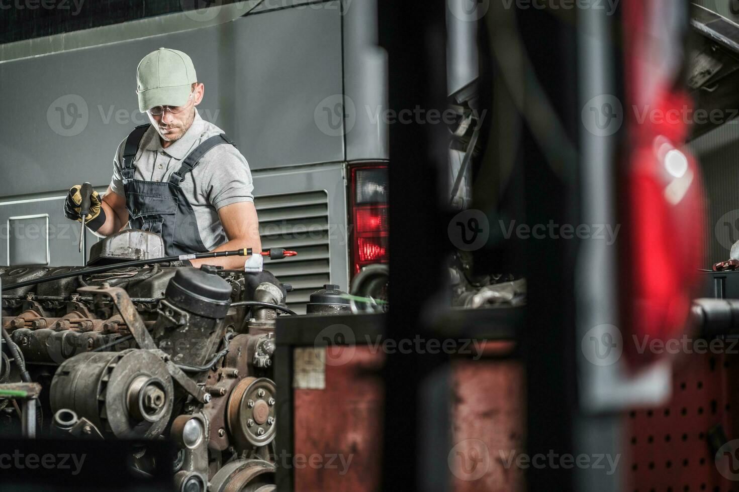 Coach Bus Engine Repair 24631729 Stock Photo at Vecteezy