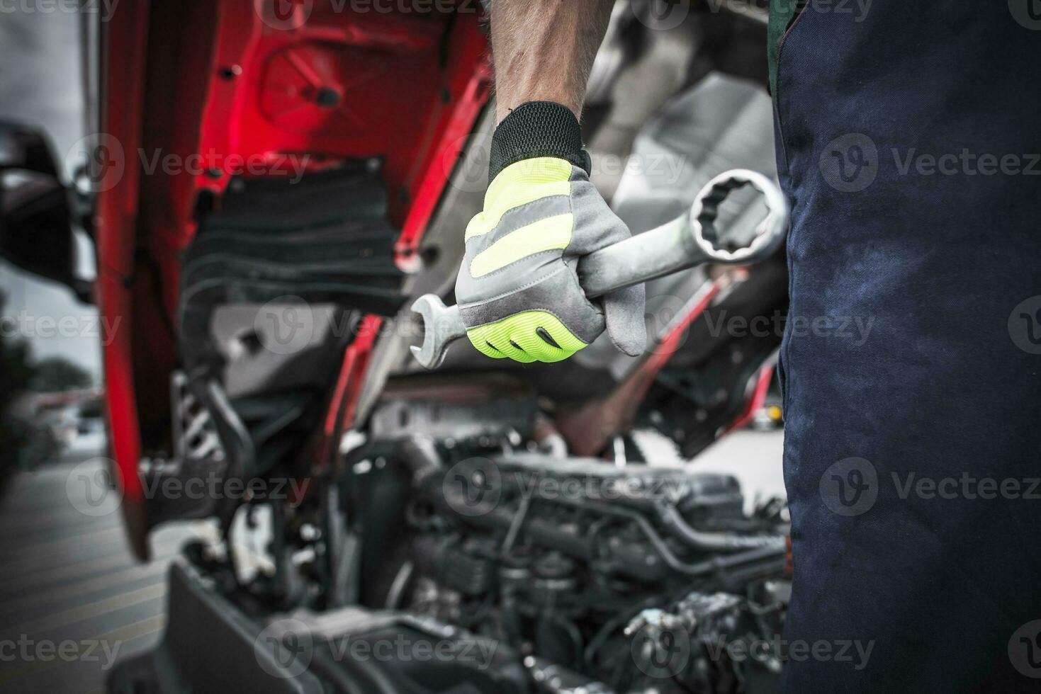 Semi Trucks Mechanic photo