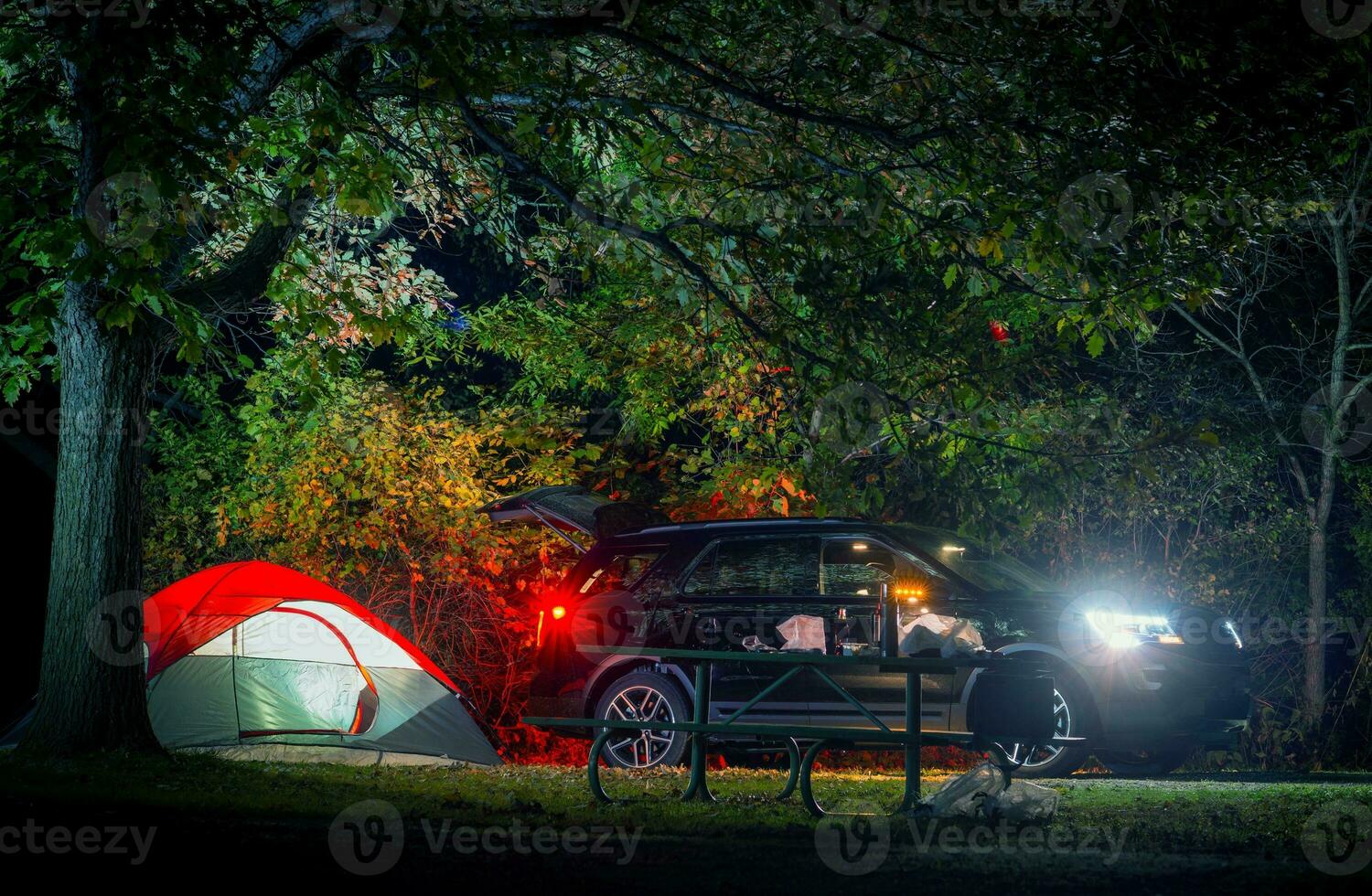 verano durante la noche cámping foto