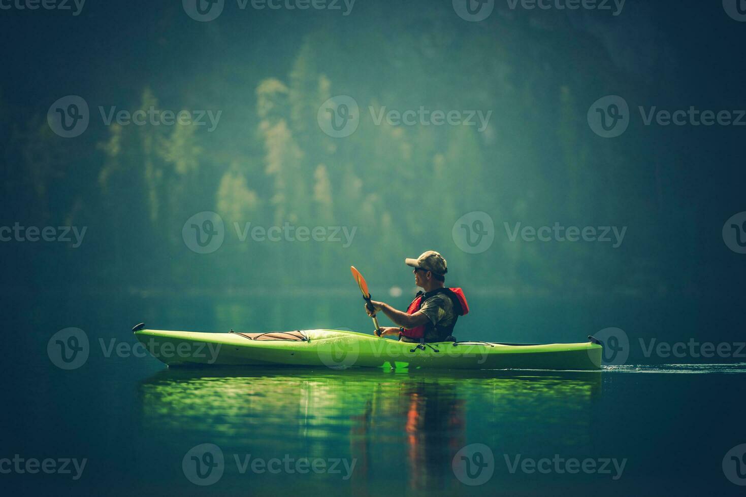 kayac excursión en el lago foto