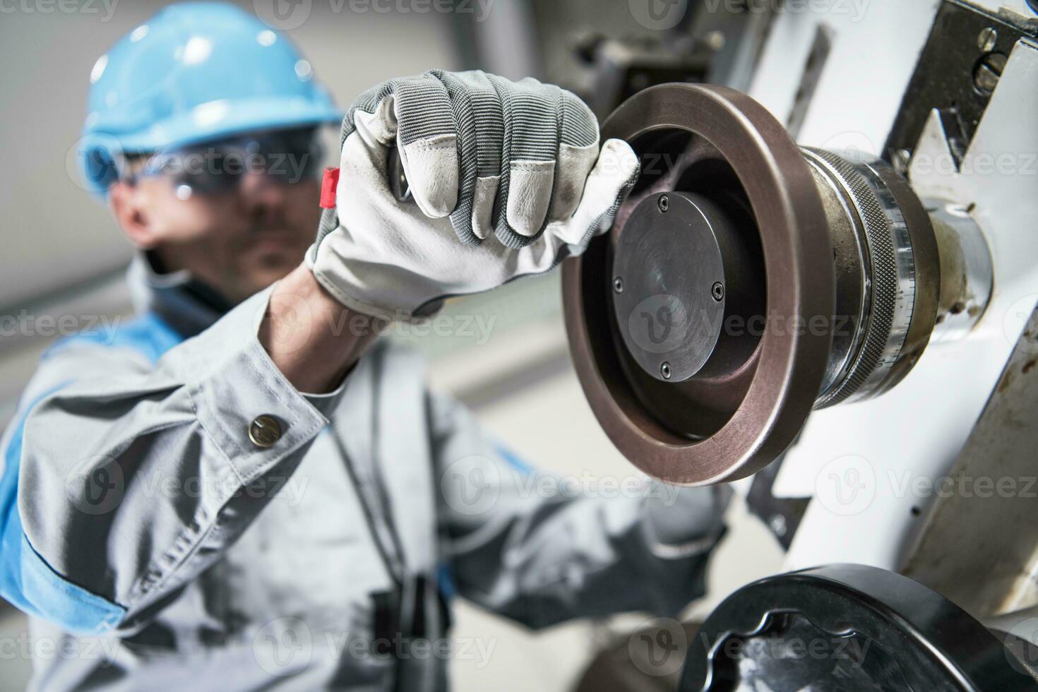 Manual Lathe Operator photo