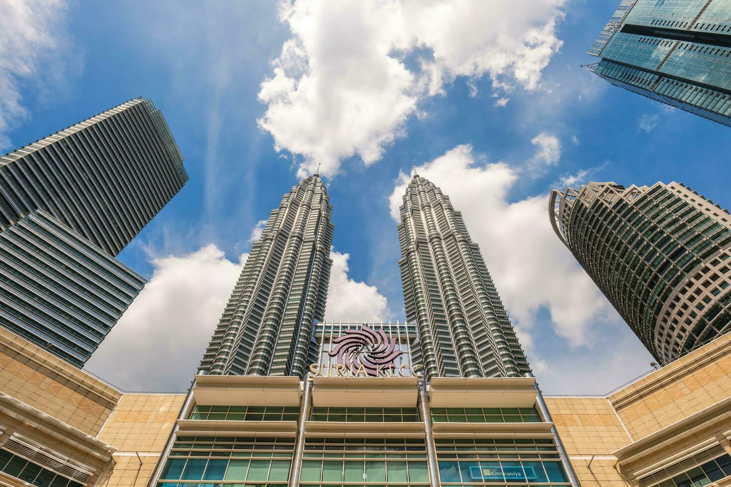 petronas twin towers, the tallest buildings in Kuala Lumpur, malaysia and the tallest twin towers in the world. construction started on 1 March 1993 and completed on 31 August 1999. photo