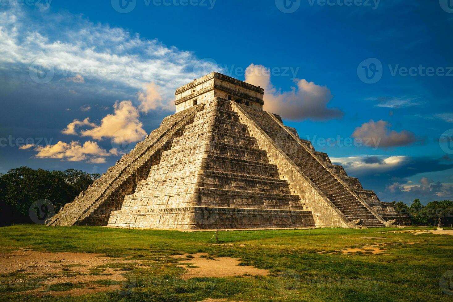 El Castillo, Temple of Kukulcan, Chichen Itza, mexico photo