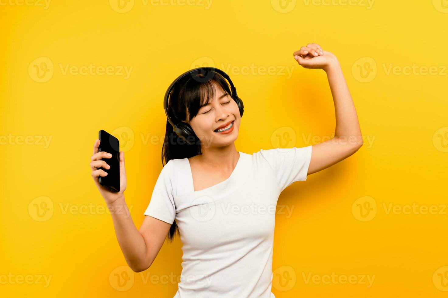 Listen to relaxing music, good mood, lighten the brain, listen to music from monitor headphones. Enjoy listening to music and dancing, music therapy. photo