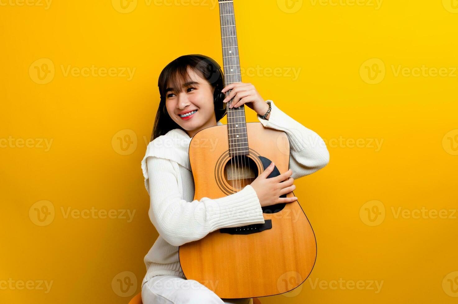 Play guitar and music through headphones hot sale