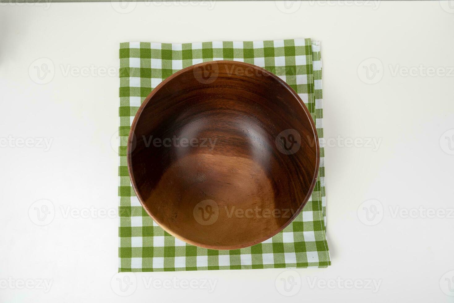 vacío de madera cuenco en blanco mesa antecedentes foto