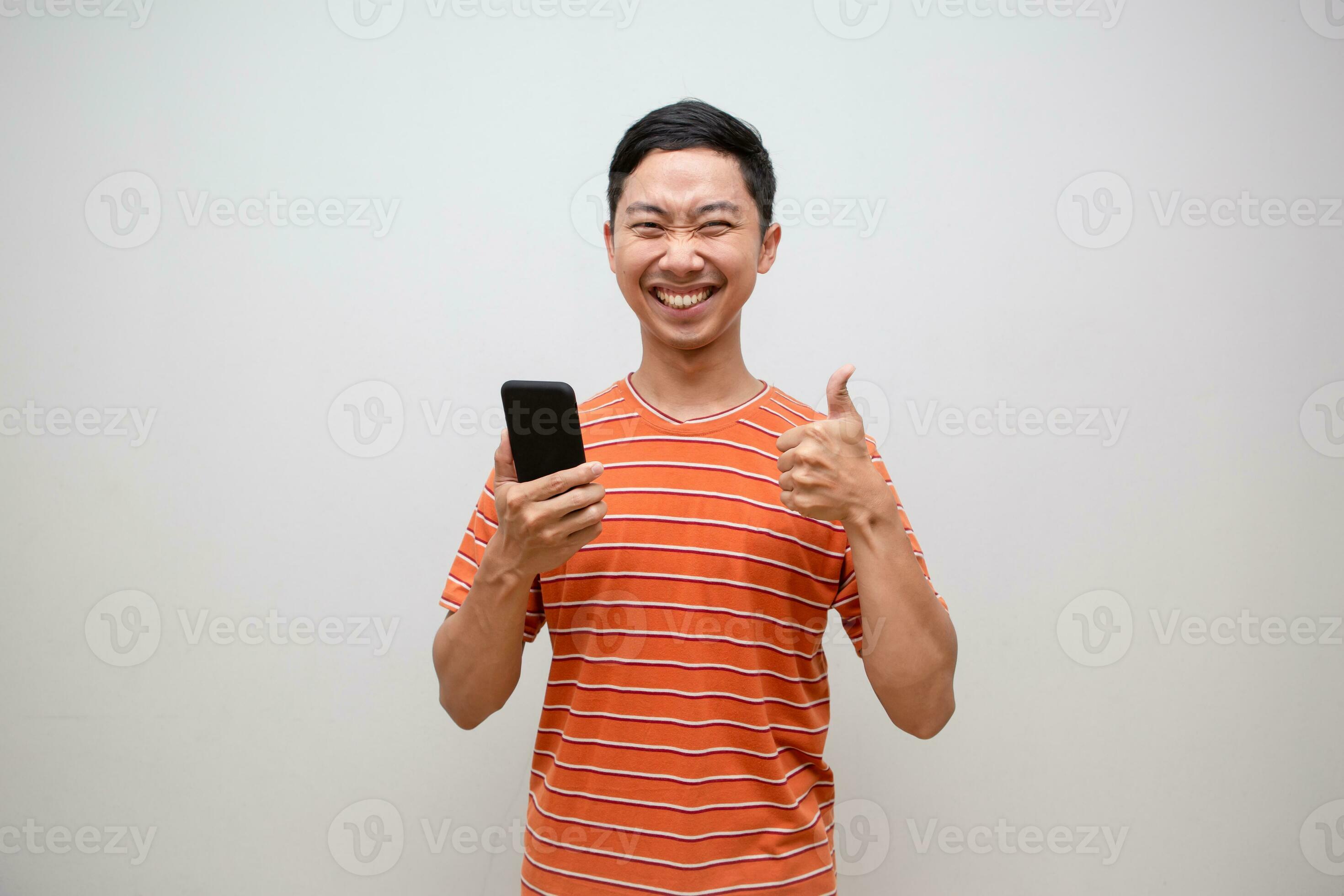 You, get back on Facebook with one click – orange asian man