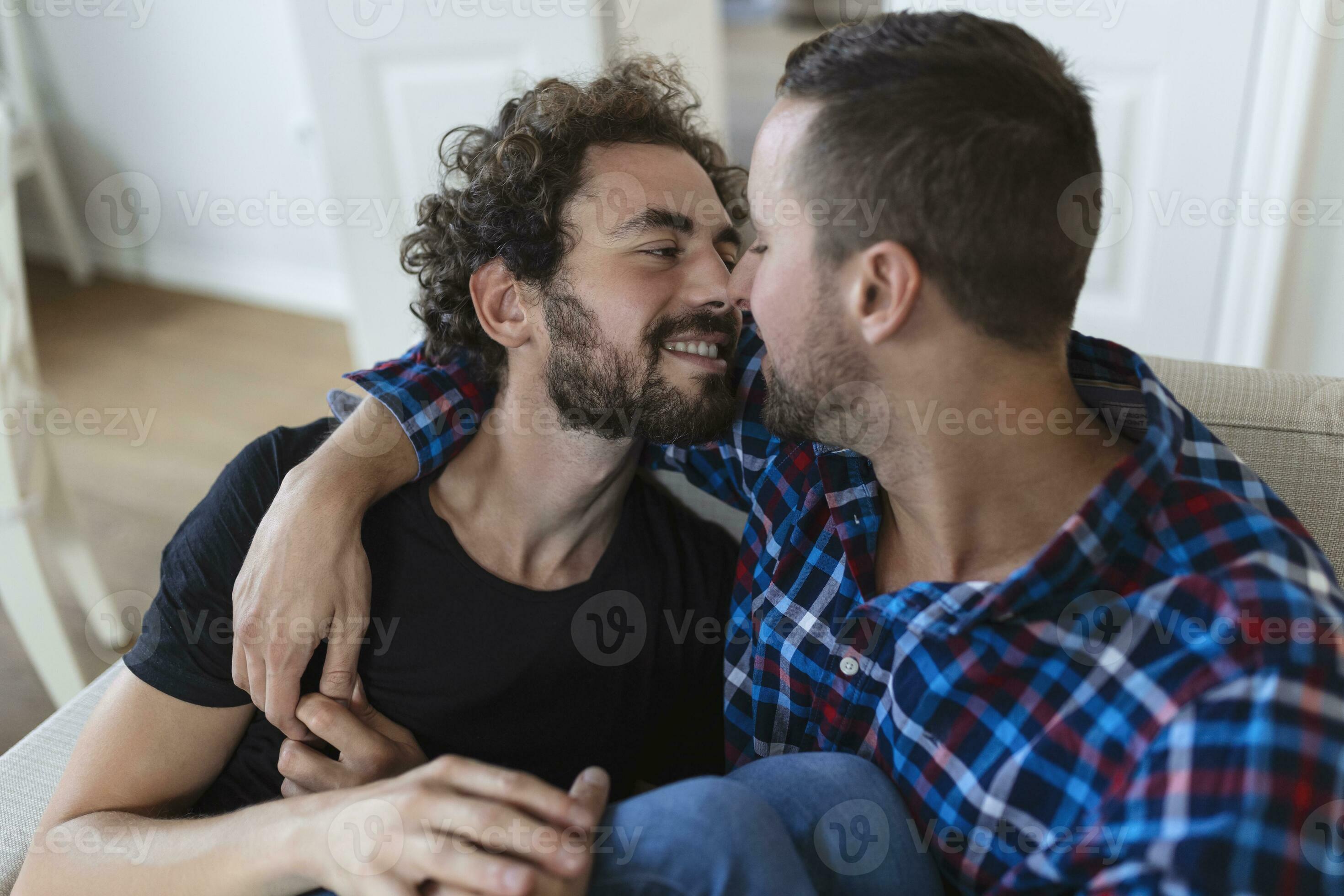 Royal Secrets: Did Queens Have Male Lovers? - 3coz5gi