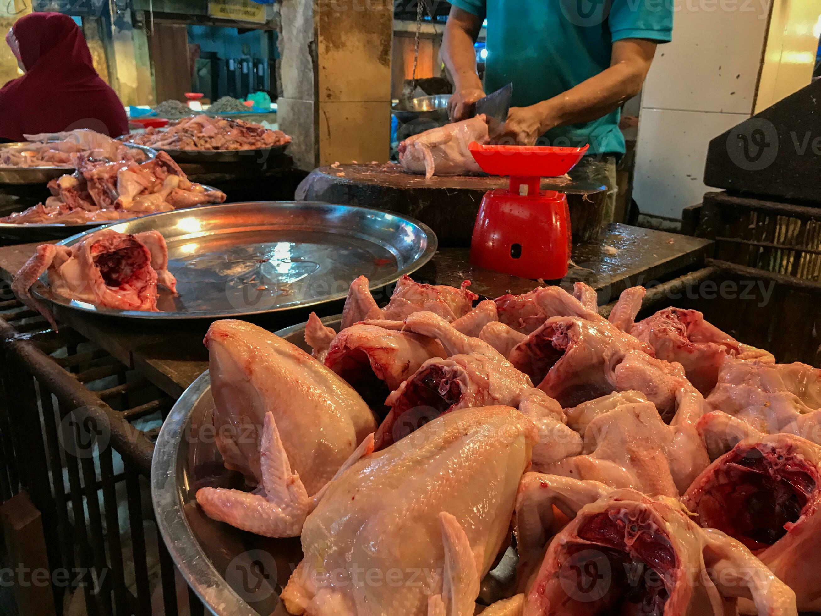 https://static.vecteezy.com/system/resources/previews/024/701/720/large_2x/raw-chicken-meat-in-the-butcher-shop-broiler-seller-in-traditional-market-selective-focus-photo.JPG