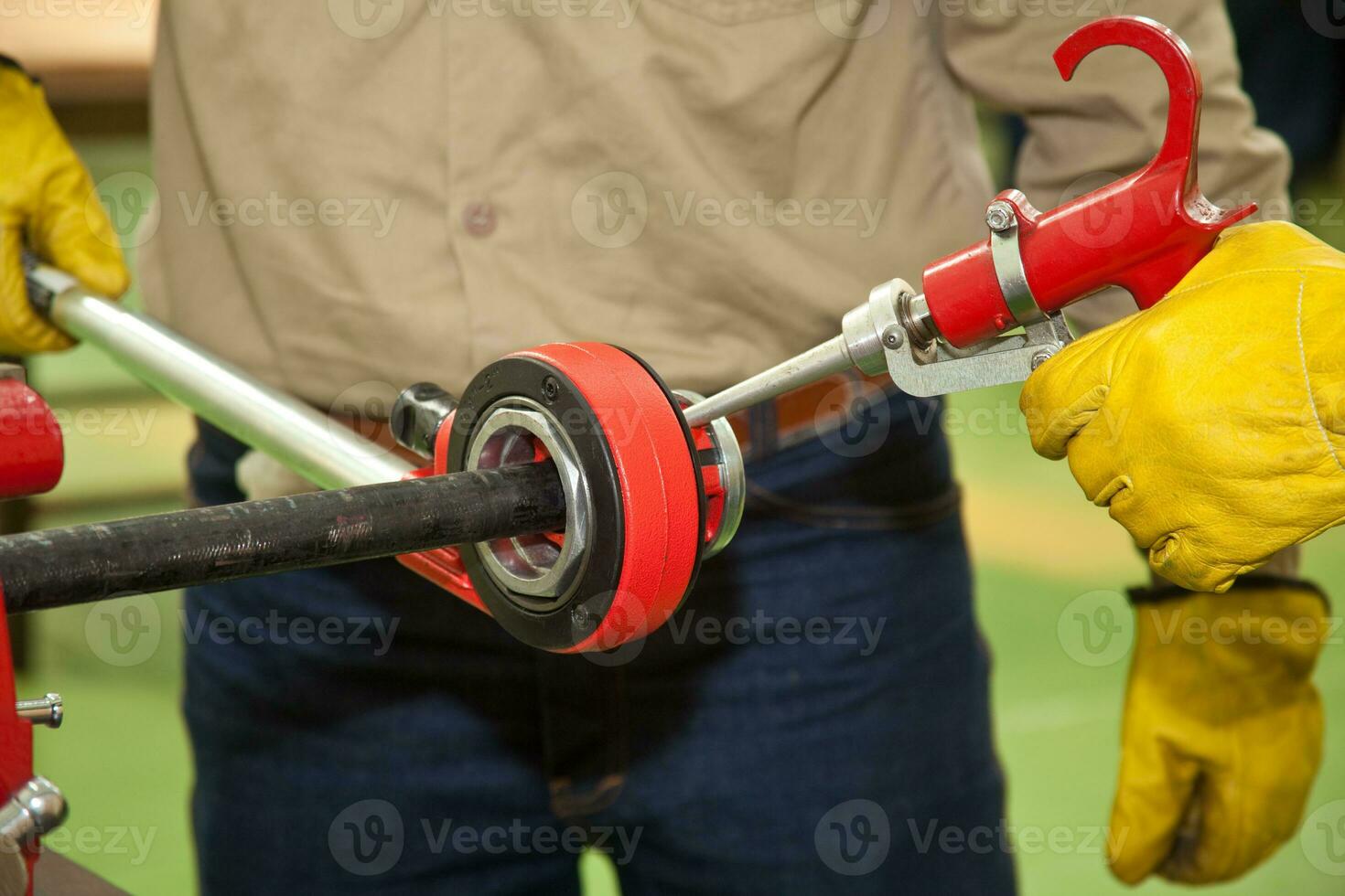Greasing a cutting tool photo