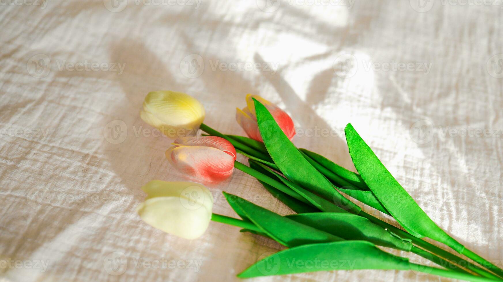 Tulip with Fabric backdrop White linen canvas crumpled natural cotton fabric Natural handmade linen top view background Organic Eco textiles White Fabric texture photo