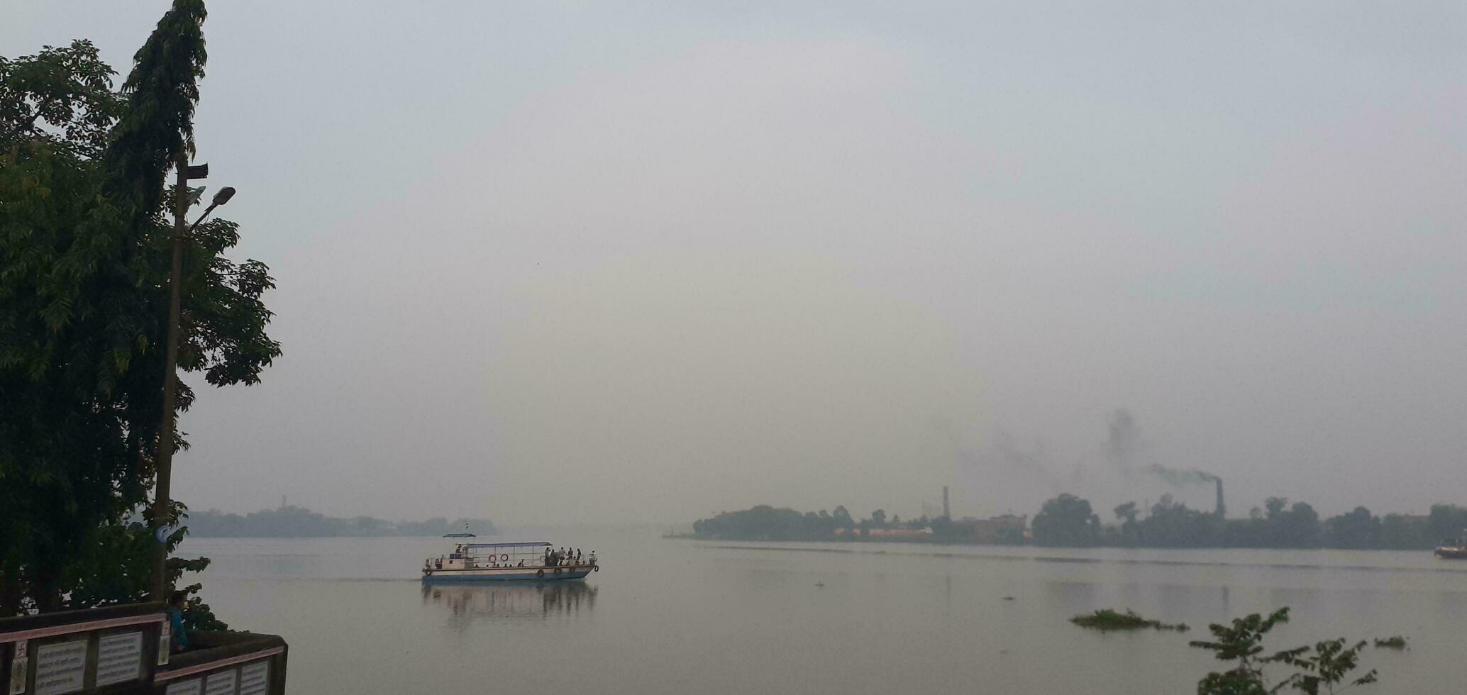 hermosa río ganges o santo río ganga fotografía foto