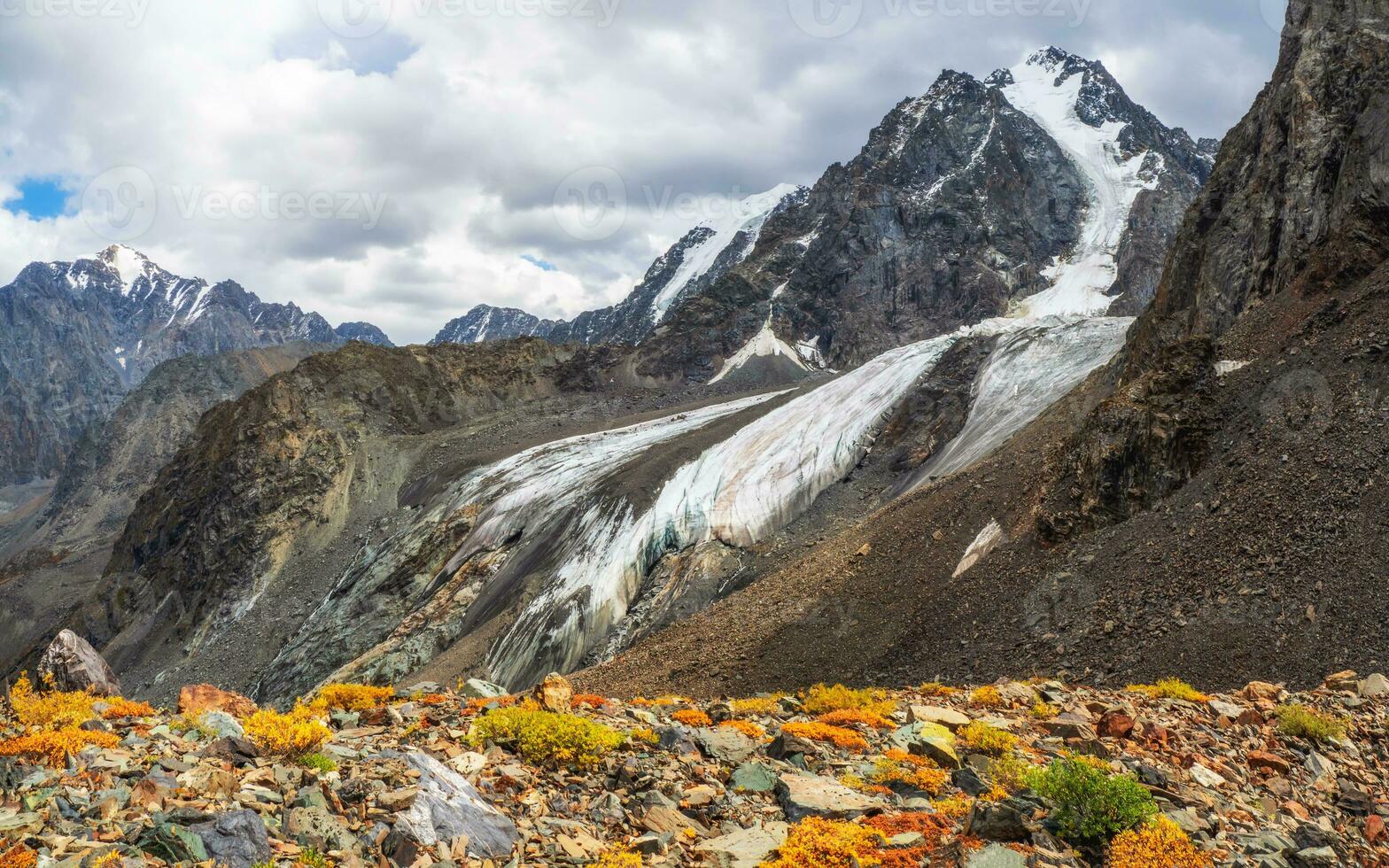 Autumn mountain plateau overlooking the glacier. photo