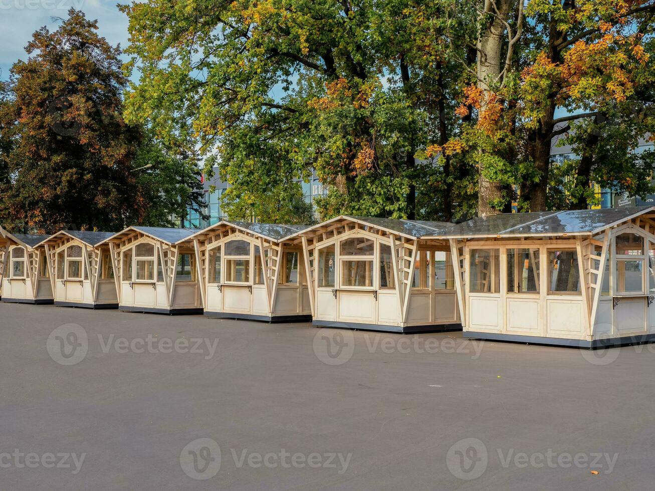 Empty shopping stalls, pandemic crisis, lack of tourists photo