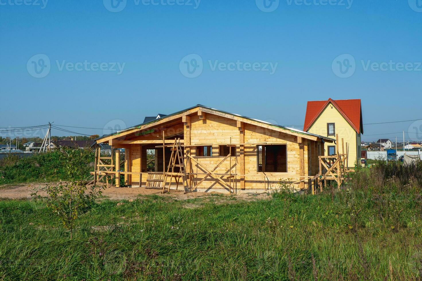 construcción de un de madera casa en un privado trama foto