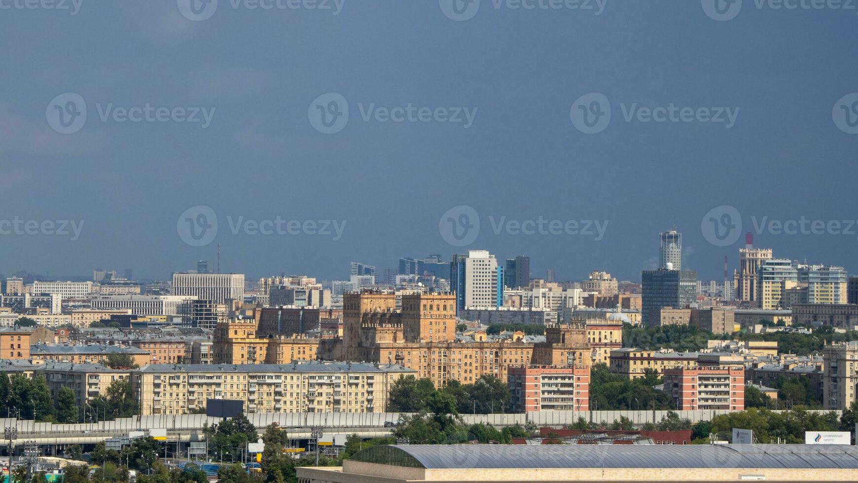 aéreo ver de Moscú ciudad. centrar de Moscú. casa techo foto