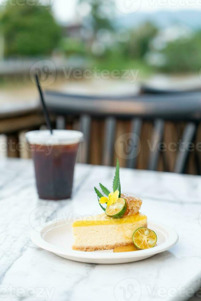 honey and kumquat cheese cake photo
