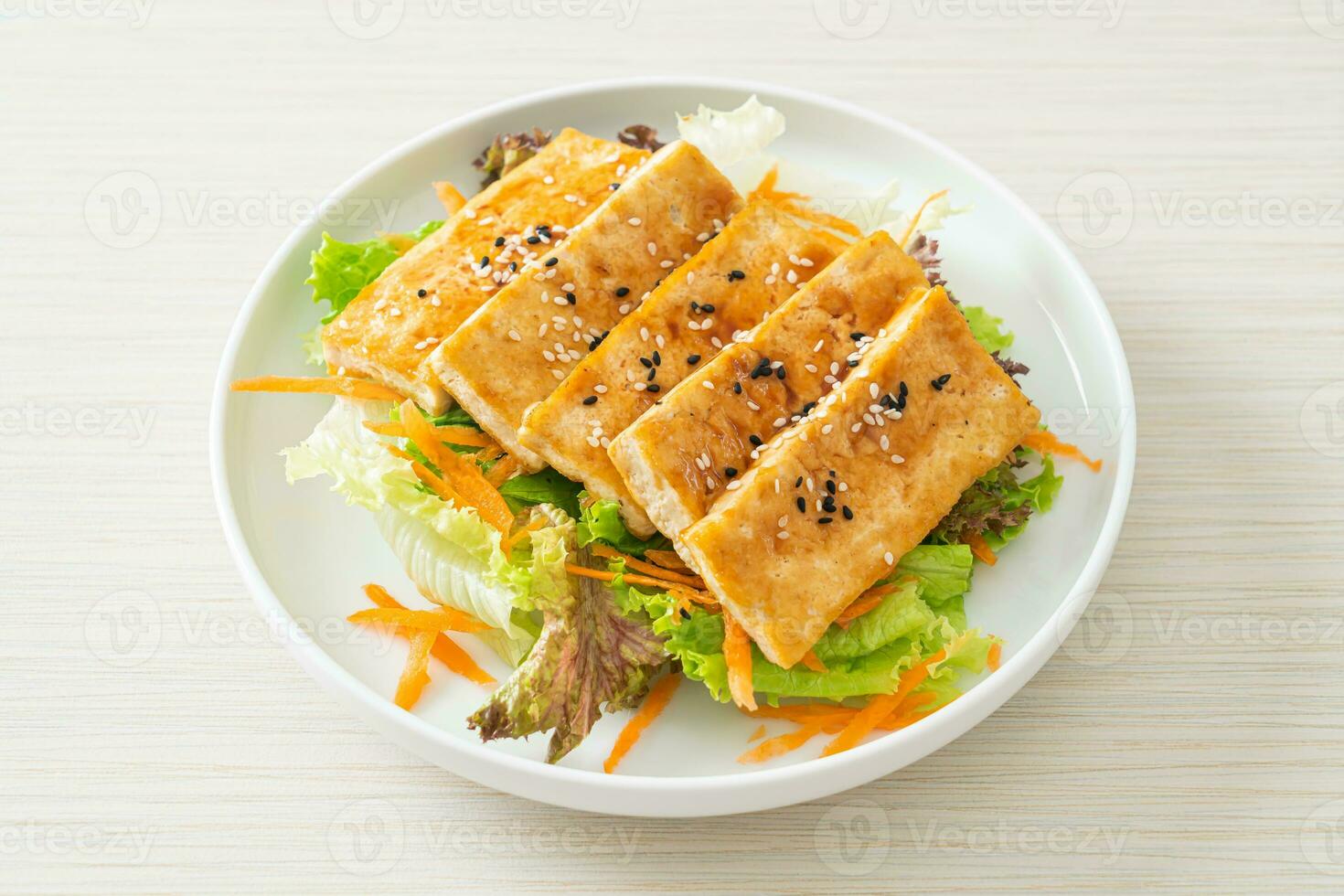 teriyaki tofu salad with sesame photo