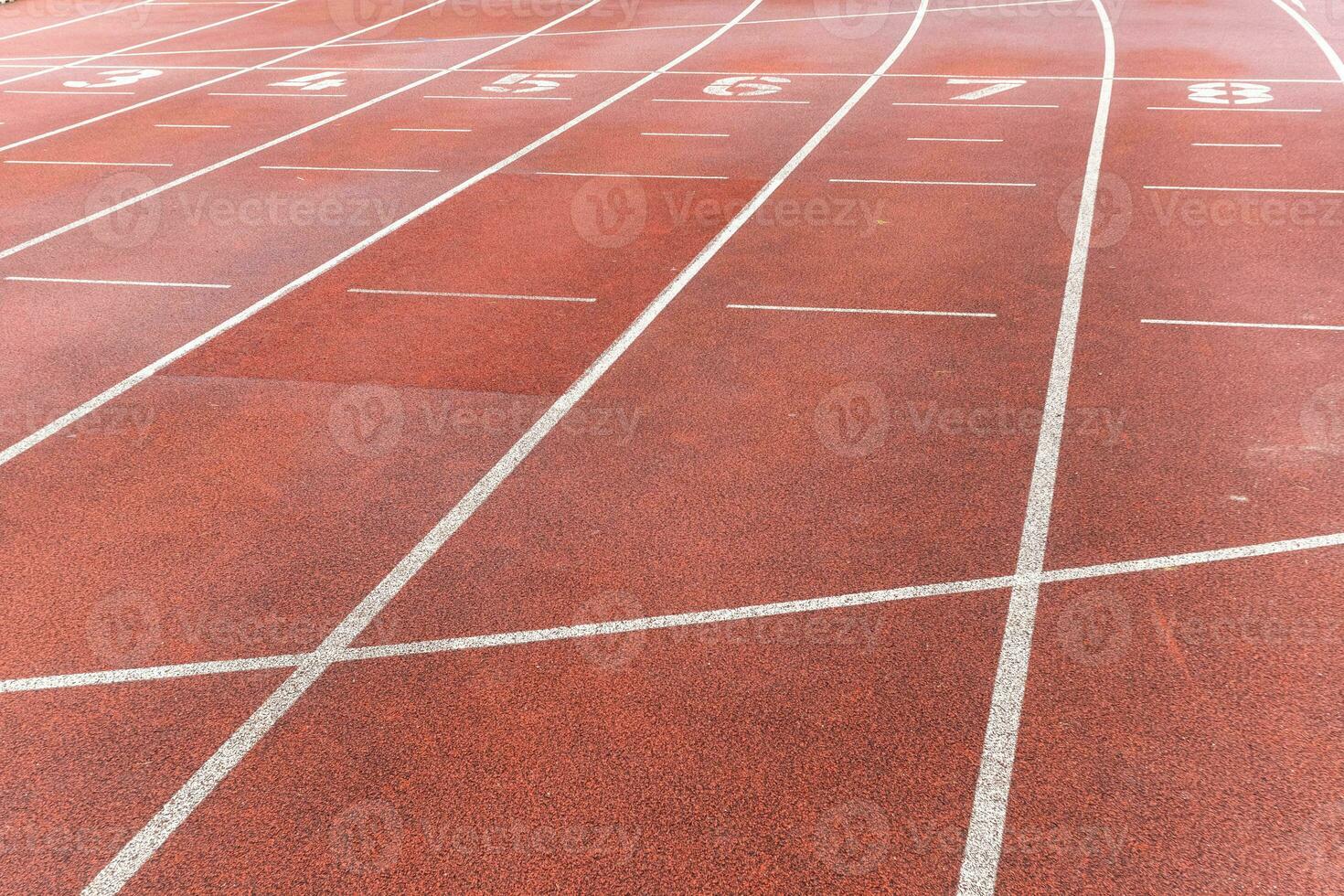 corriendo pista con blanco líneas foto