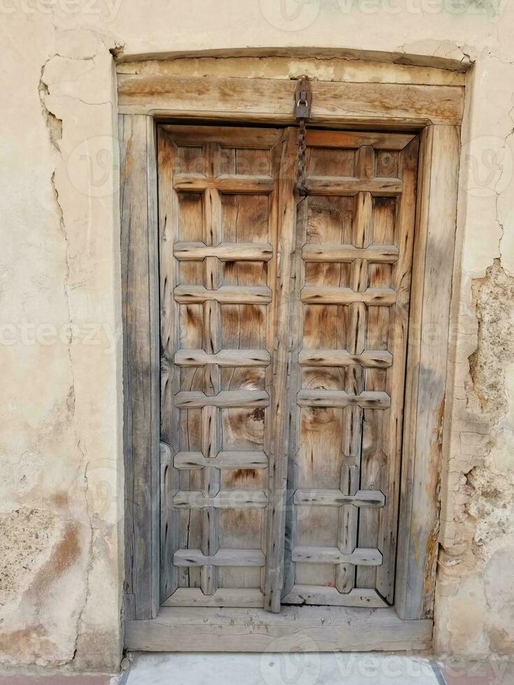 antiguo de madera ventana en lahore foto