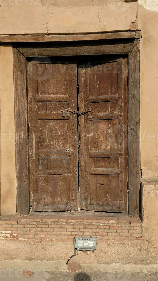 antiguo madera textura puerta a lahore fuerte foto