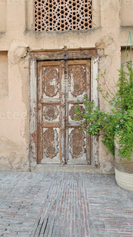 antiguo madera textura puerta a lahore fuerte foto