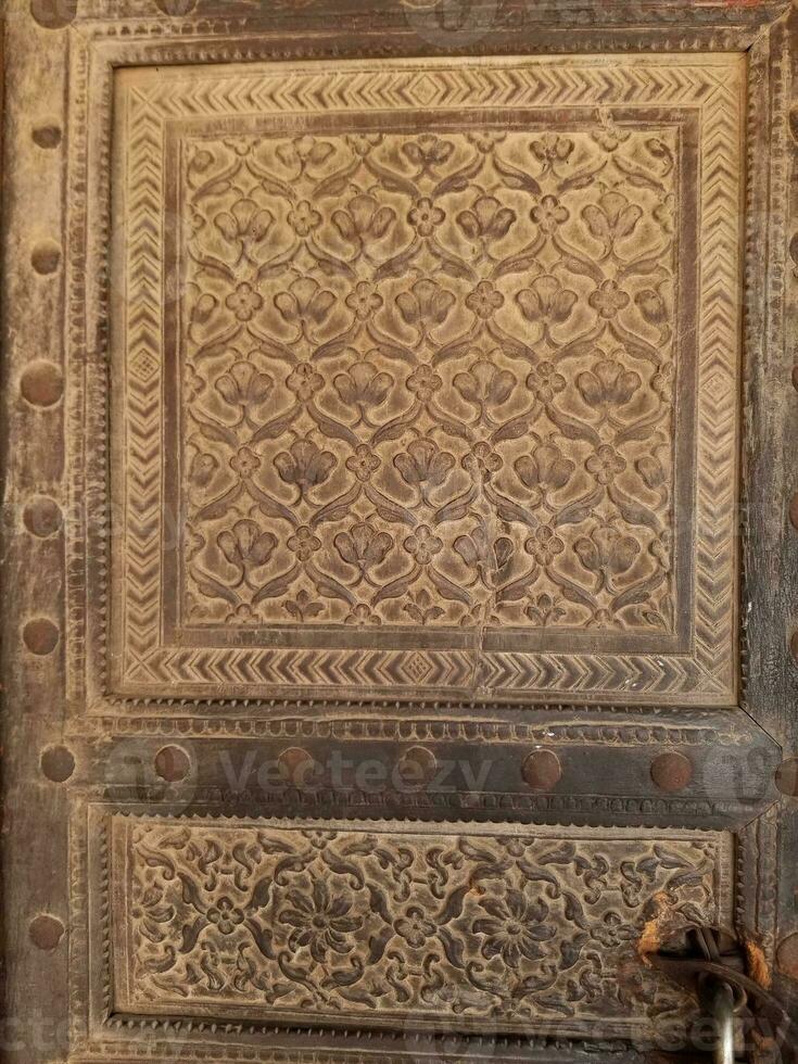 antiguo madera textura puerta a lahore fuerte foto