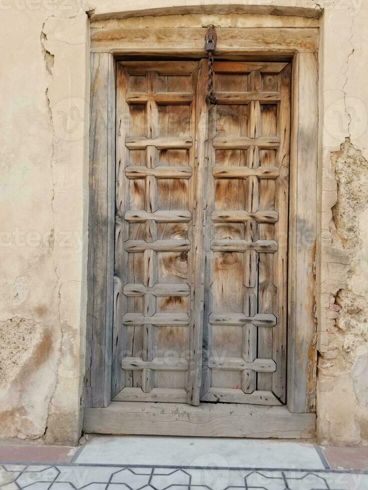 antiguo de madera ventana en lahore foto