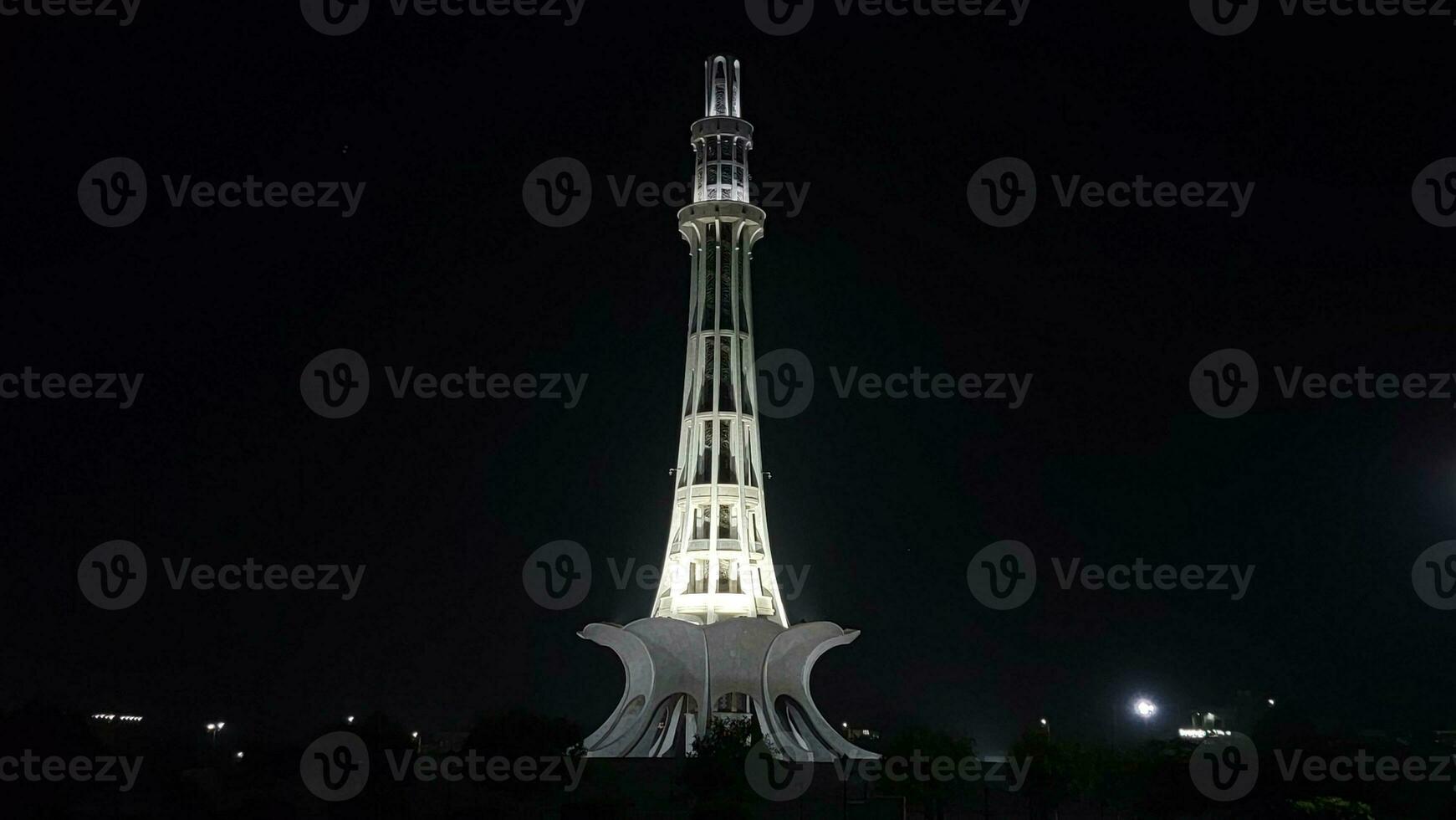Manar Pakistan showing its beauty at night photo