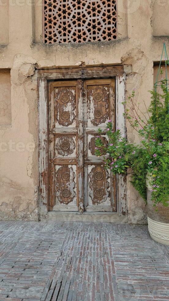 antiguo madera textura puerta a lahore fuerte foto