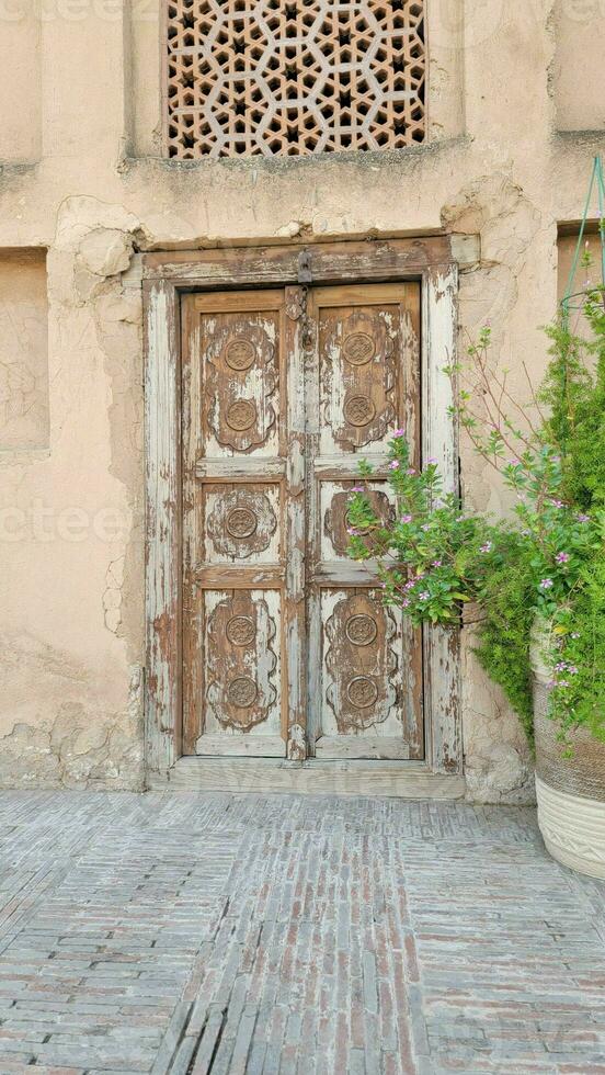 antiguo madera textura puerta a lahore fuerte foto