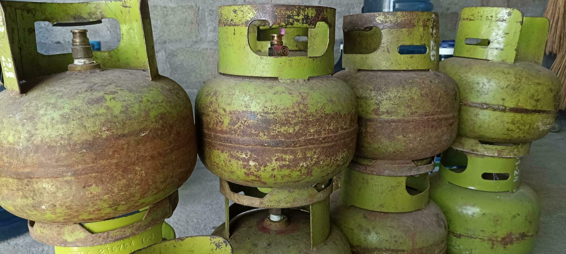 small gas cylinder photo