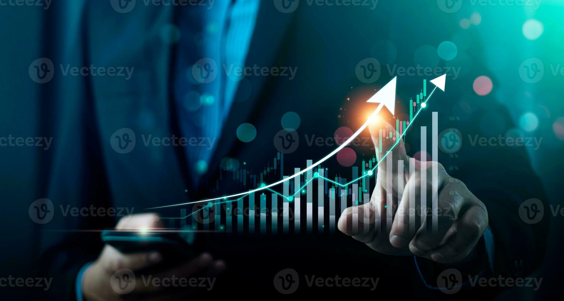 empresario utilizando ordenador portátil y analizando económico crecimiento, financiero grafico y negocio inversión. planificación estrategia, valores mercado Estadísticas, valores mercado tendencias, técnico análisis estrategia, valor foto