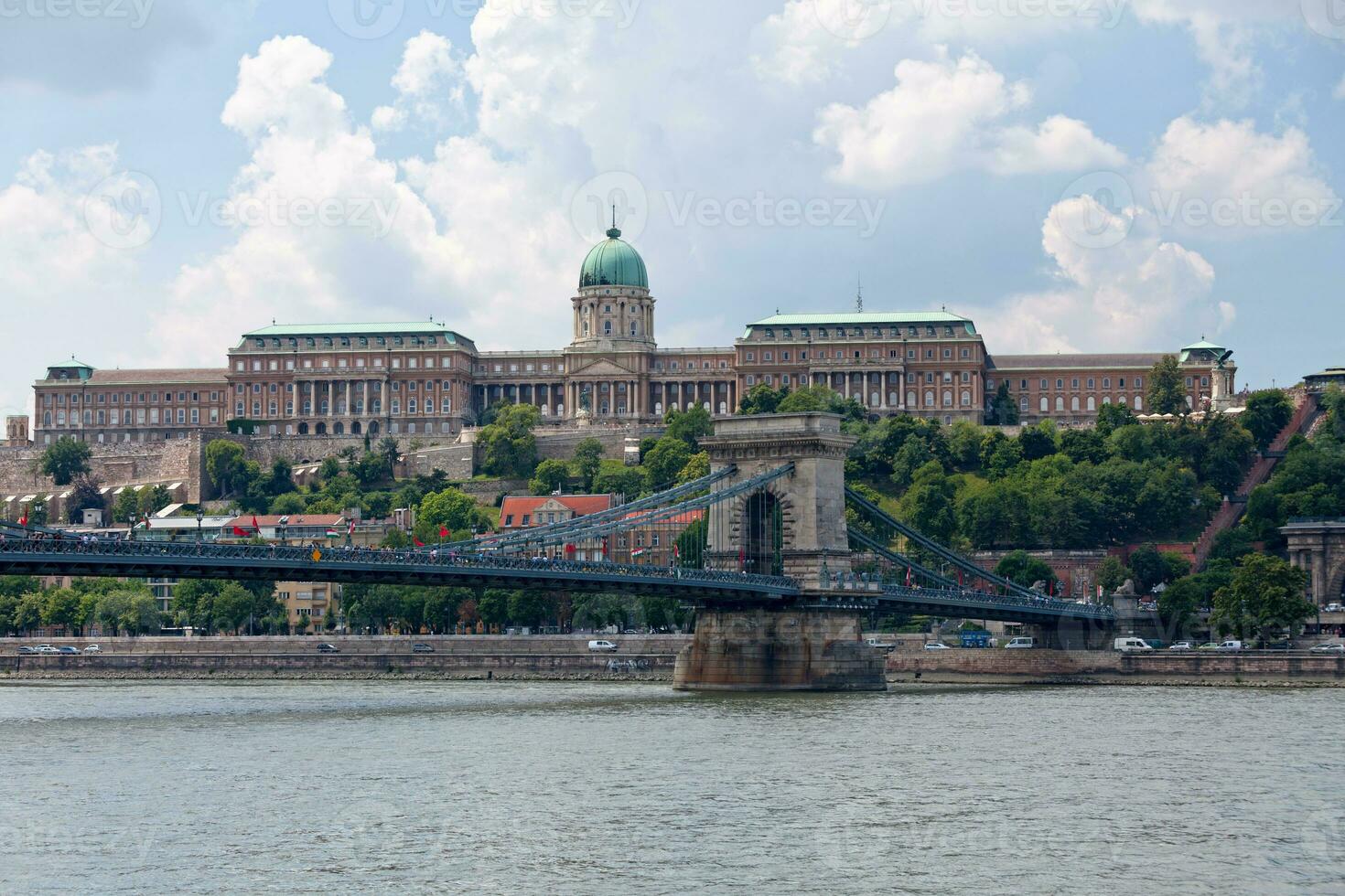 buda castillo junto a el Danubio en Budapest foto