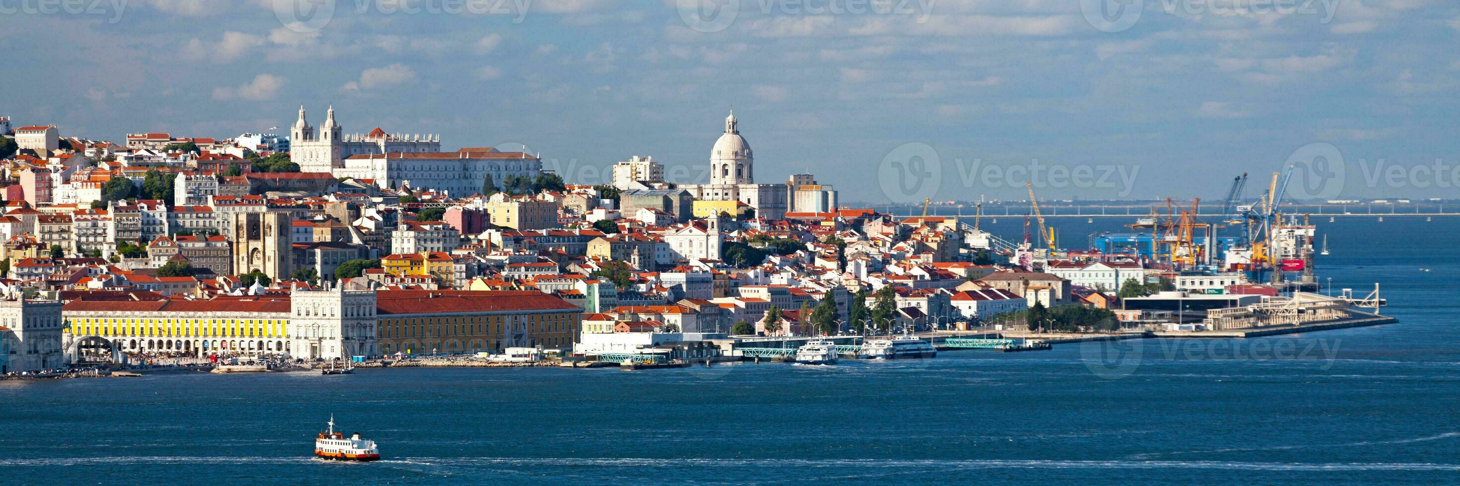 panorámico ver de el ciudad de Lisboa foto