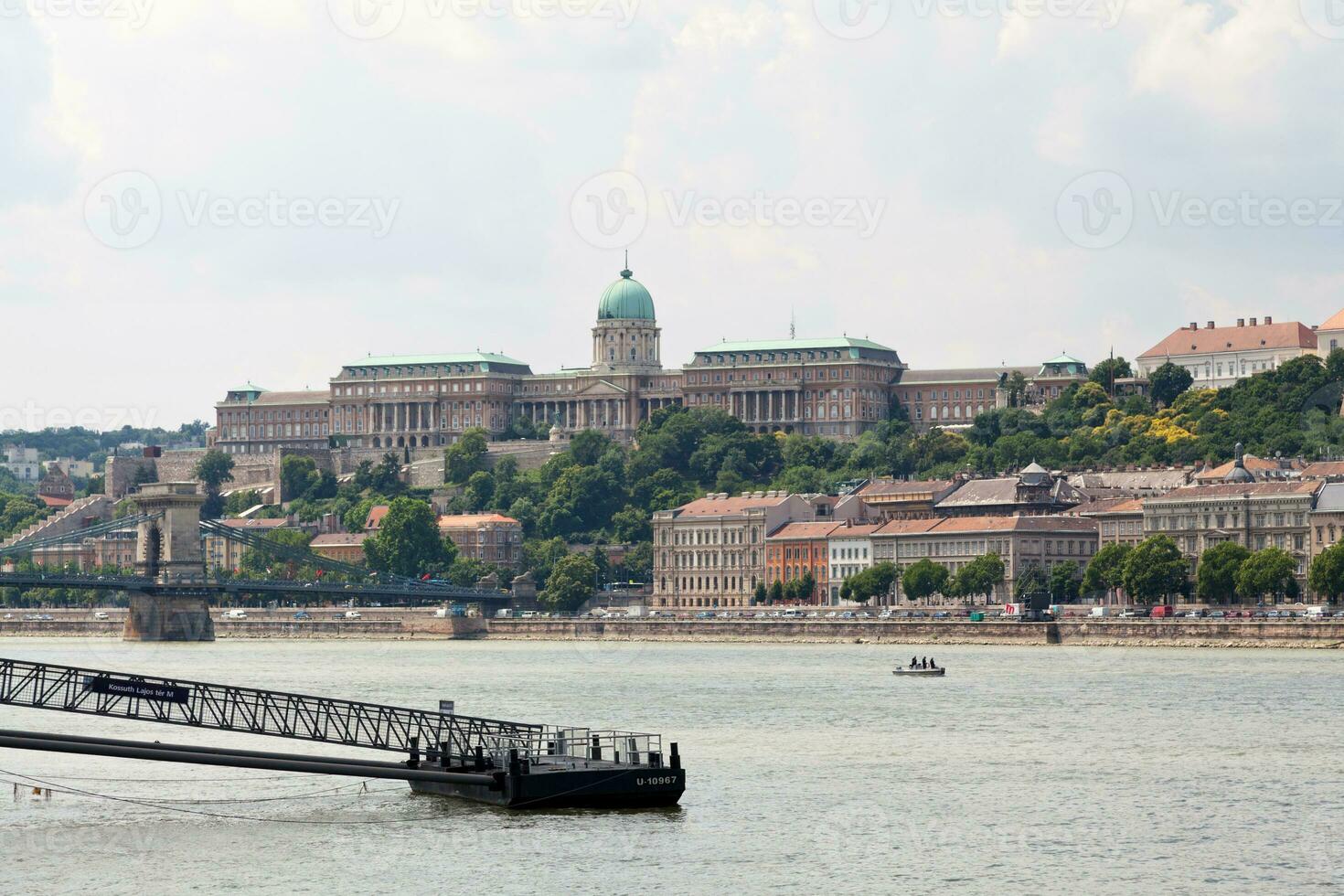 buda castillo junto a el Danubio en Budapest foto