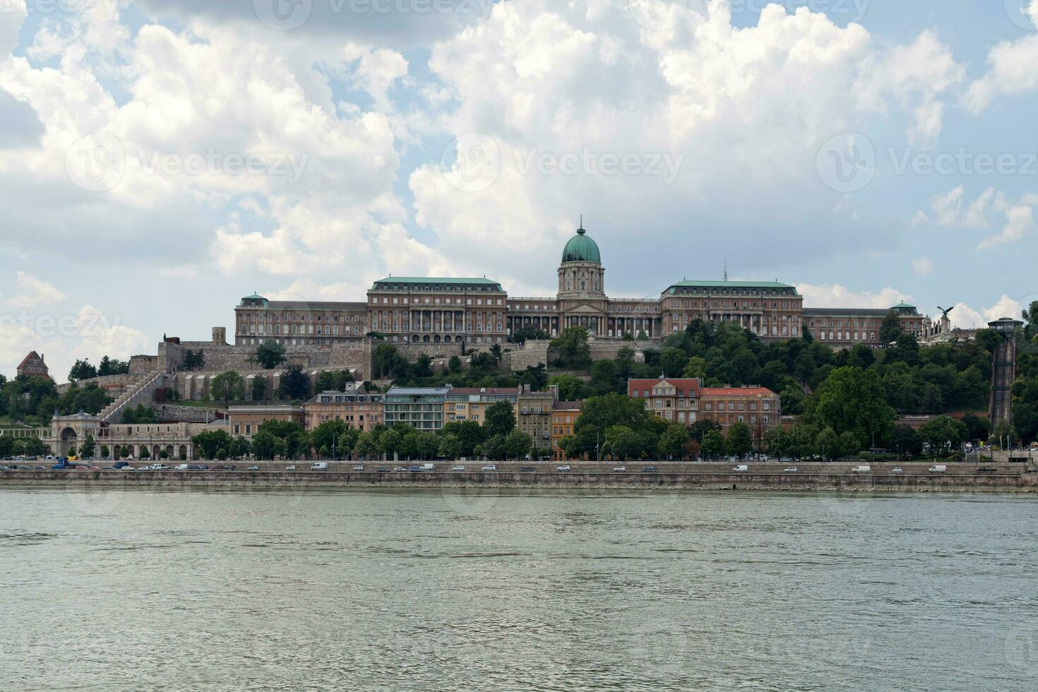 buda castillo junto a el Danubio en Budapest foto