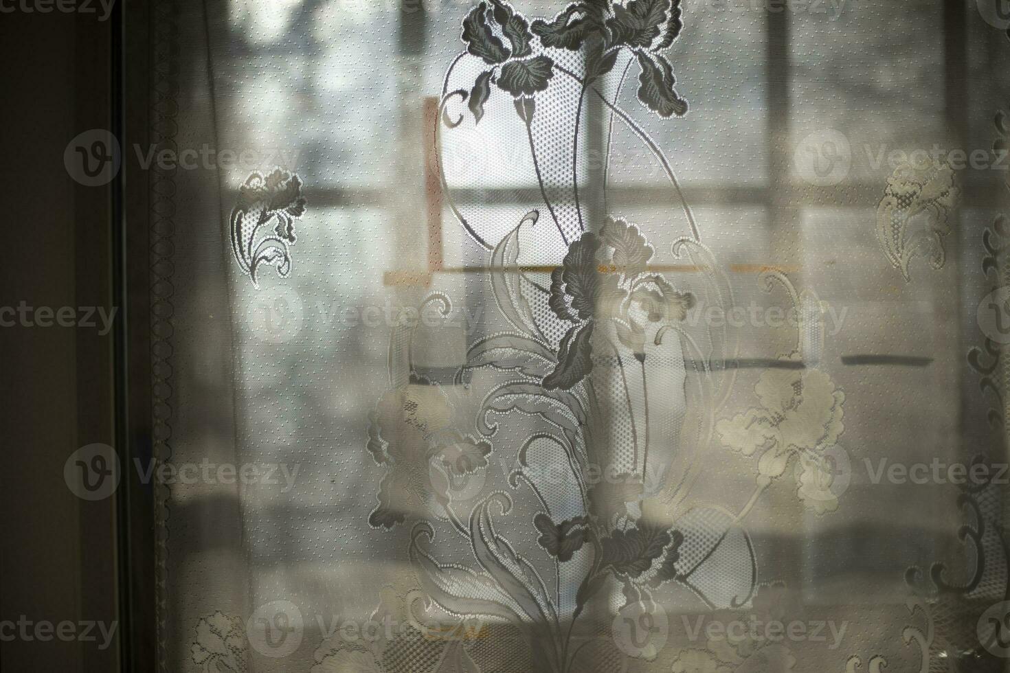 cortinas en ventana. cortinas en interior. escarpado. foto