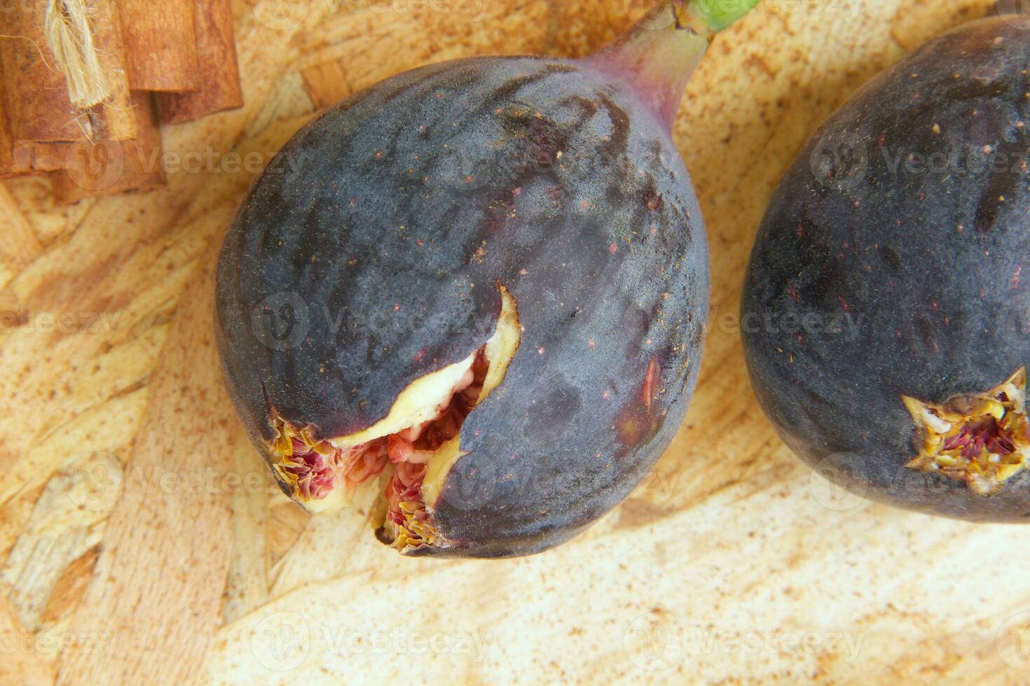 Fresh violet fig and cinnamon sticks photo