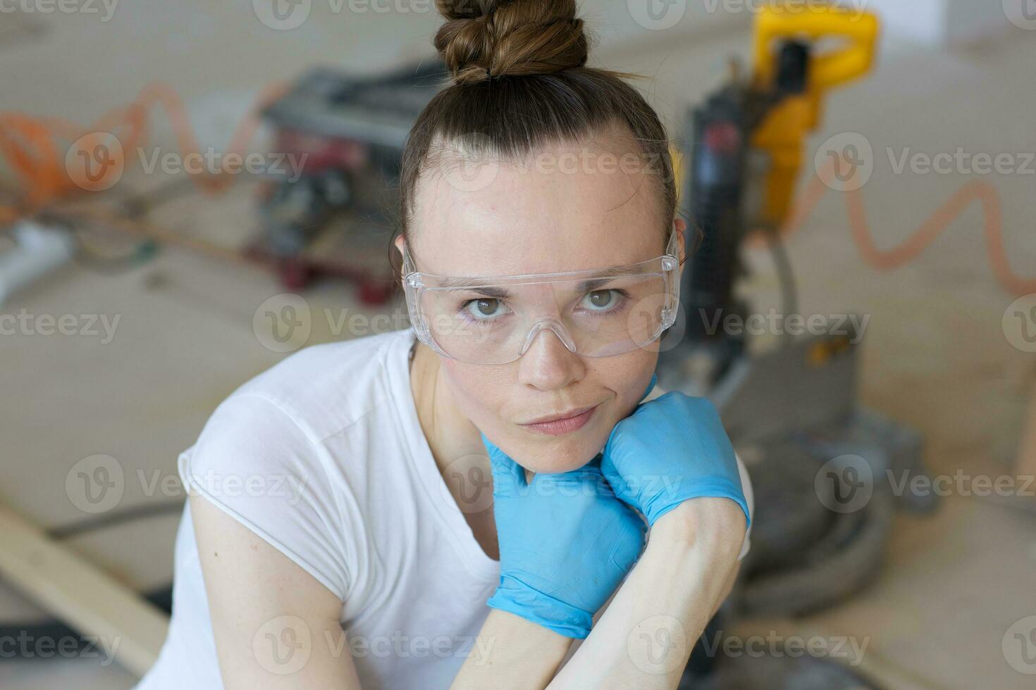 Young lady deals with wooden plinth photo
