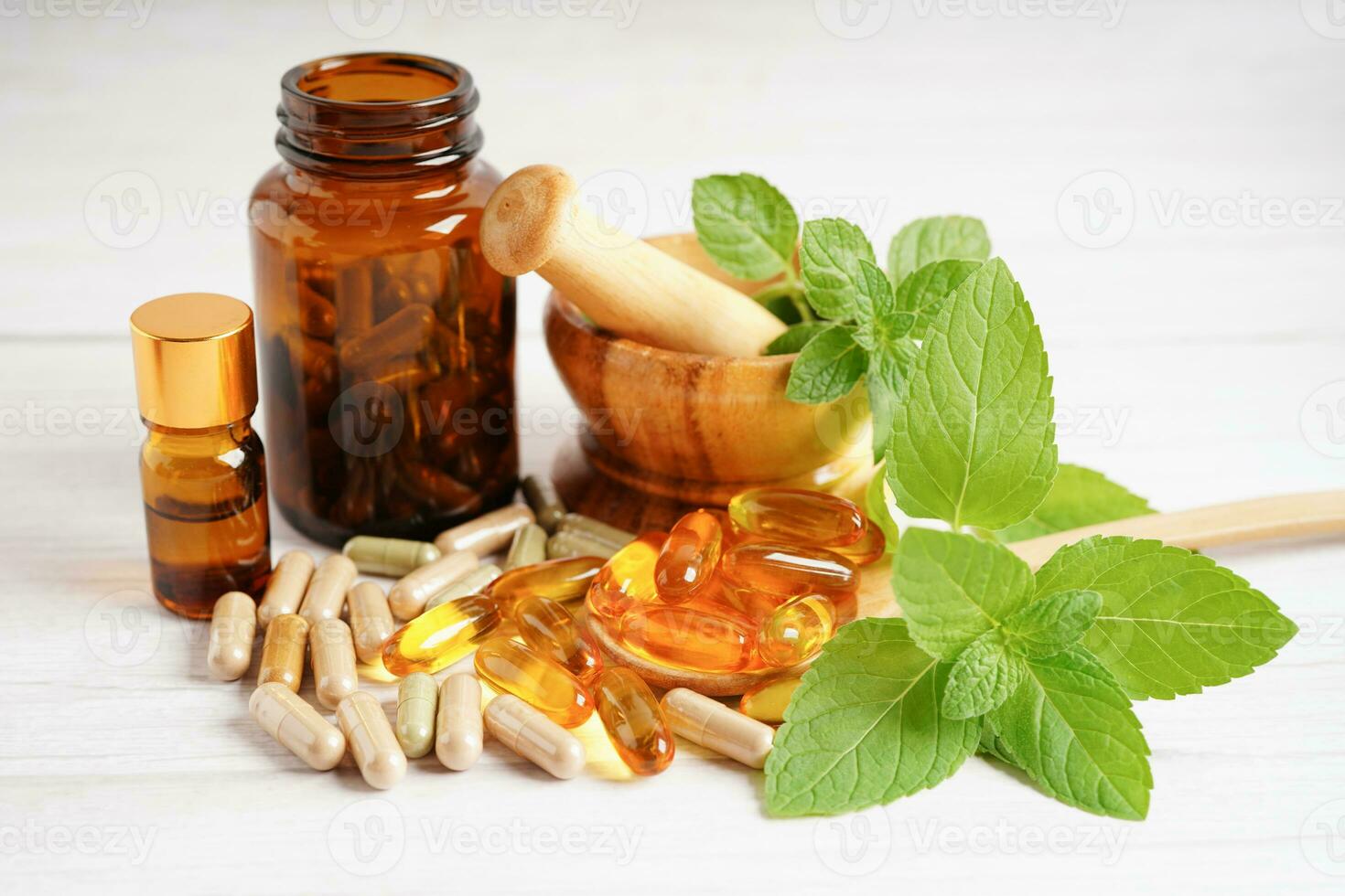 medicina alternativa cápsula orgánica a base de hierbas con vitamina e omega 3 aceite de pescado, mineral, medicamento con hojas de hierbas suplementos naturales para una vida sana y buena. foto