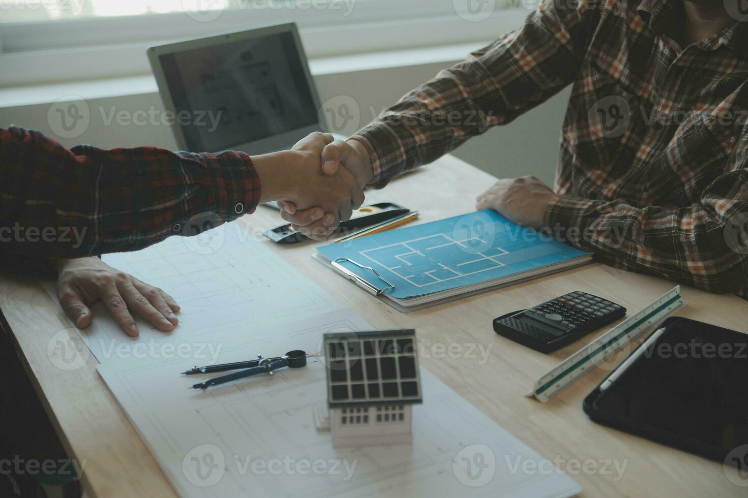 Professional Mechanical Engineer team Working on Personal Computer at Metal lathe industrial manufacturing factory. Engineer Operating lathe Machinery. Product quality Inspection photo