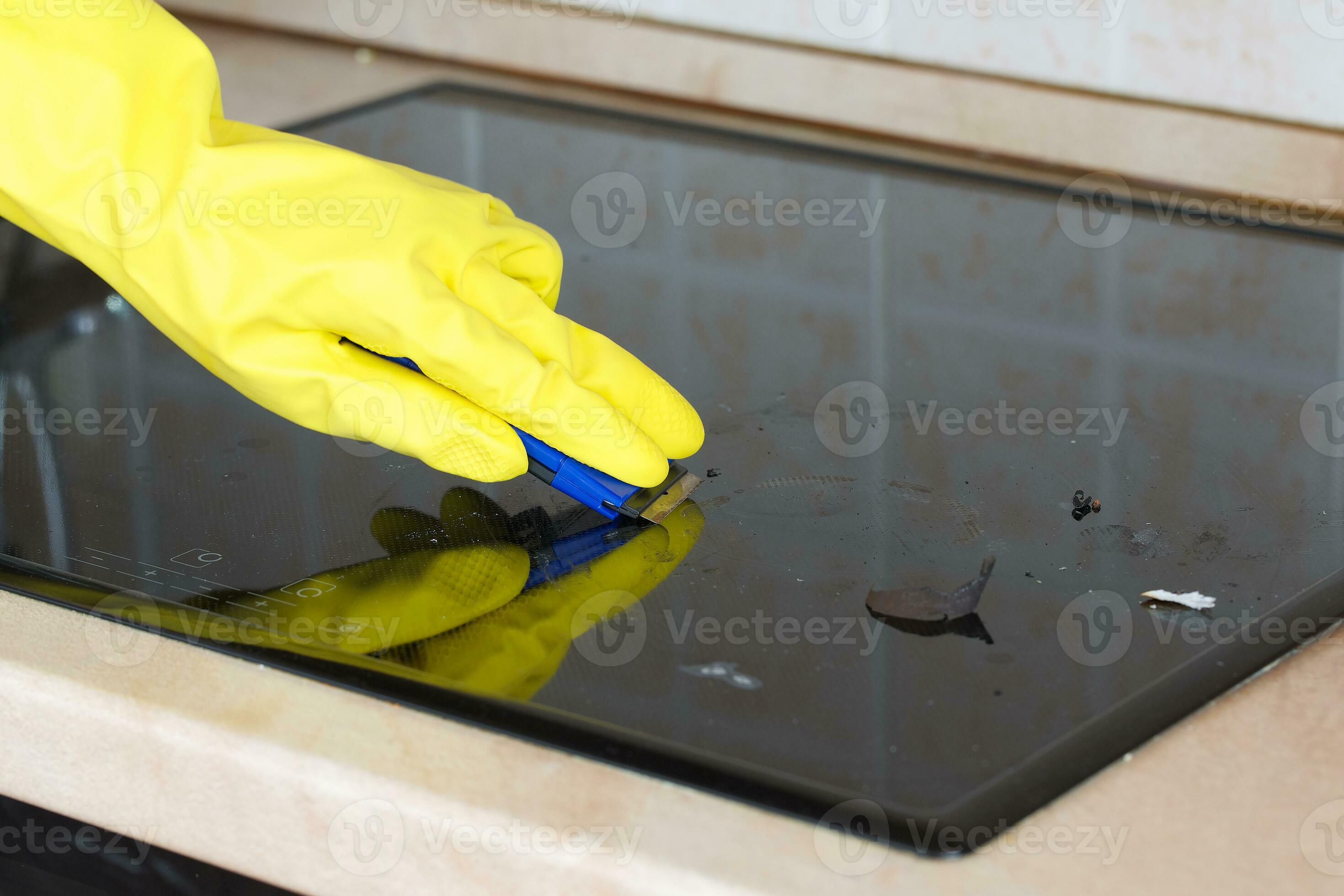 Ceramic cooktop cleaning tips 24996970 Stock Photo at Vecteezy
