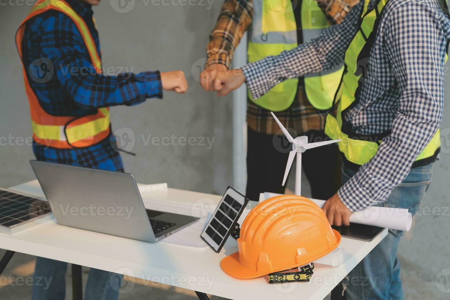Professional Mechanical Engineer team Working on Personal Computer at Metal lathe industrial manufacturing factory. Engineer Operating lathe Machinery. Product quality Inspection photo