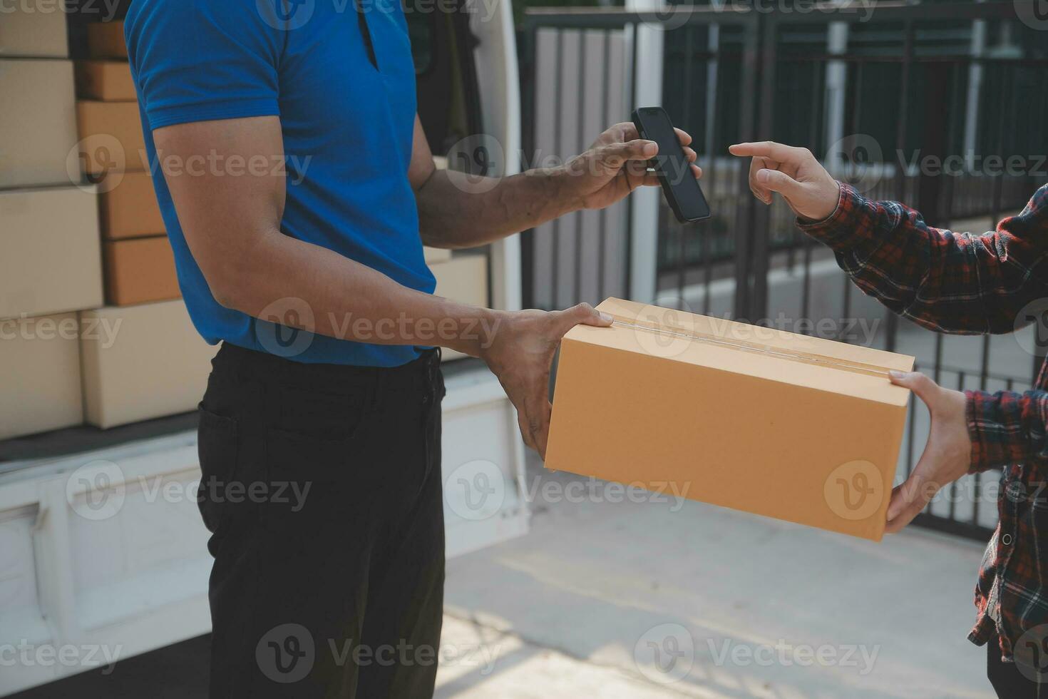 Business woman start up small business entrepreneur SME success .freelance woman working at home with Online Parcel delivery. SME and packaging deliveryconcept photo