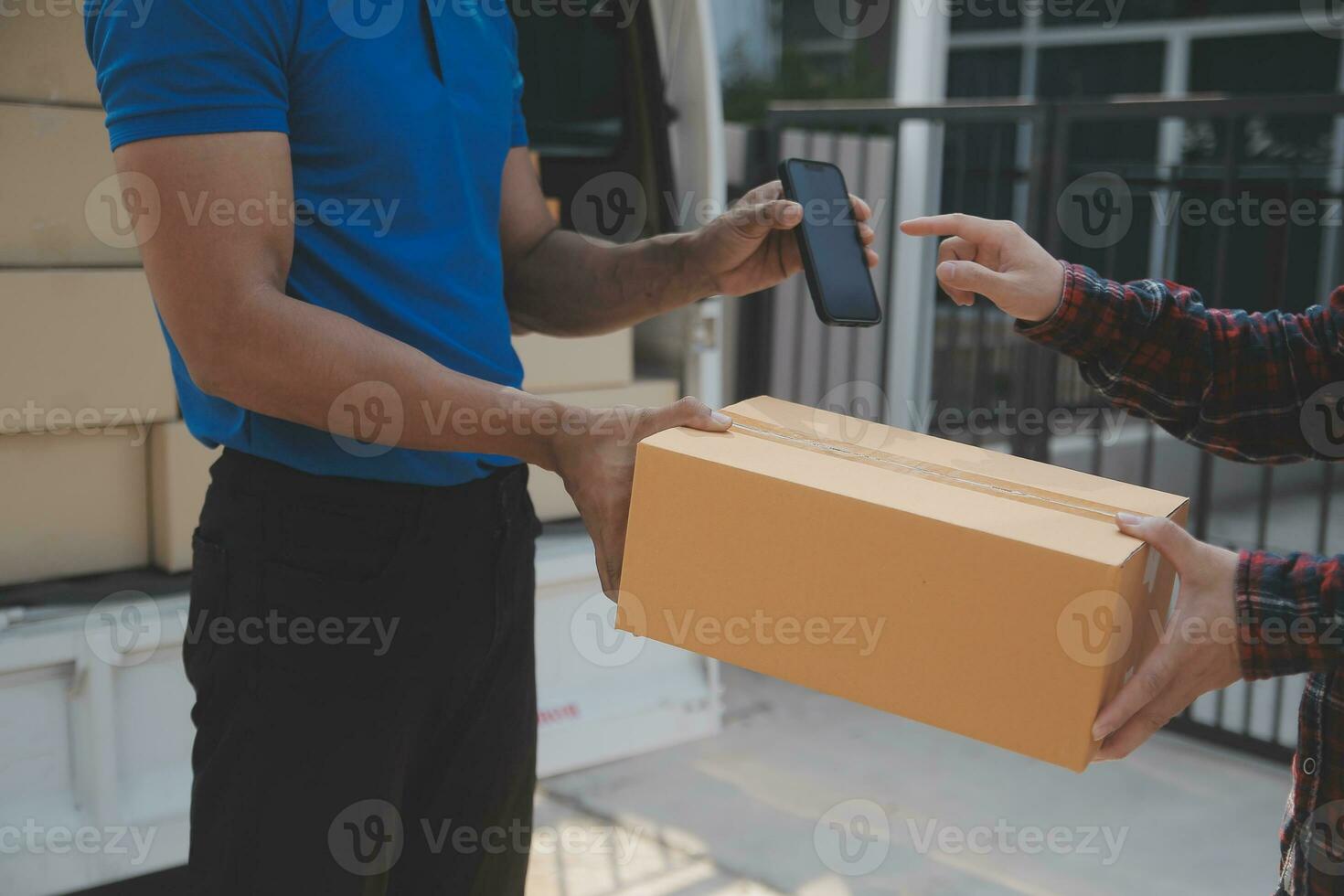 Business woman start up small business entrepreneur SME success .freelance woman working at home with Online Parcel delivery. SME and packaging deliveryconcept photo