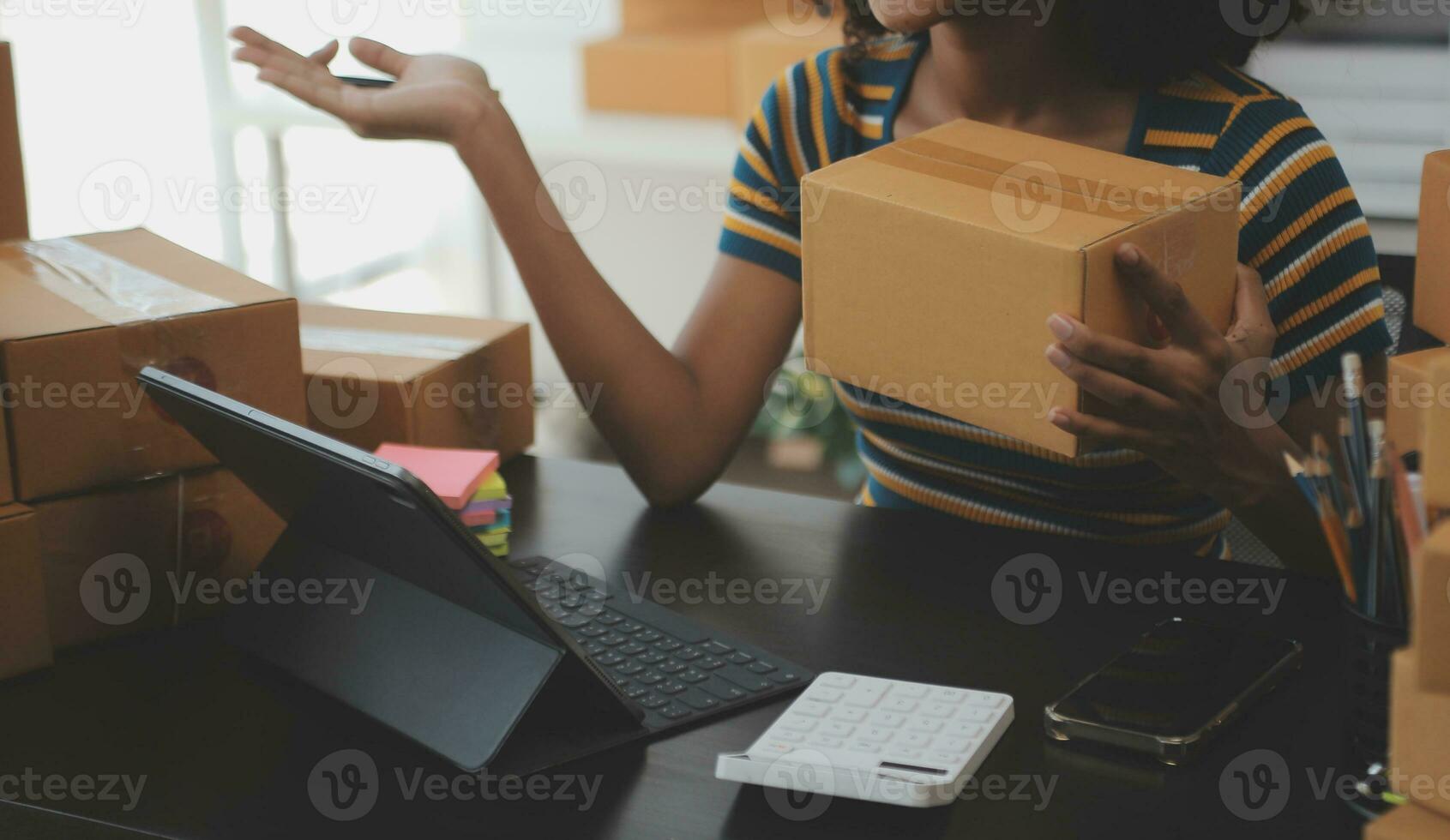 Business woman start up small business entrepreneur SME success .freelance woman working at home with Online Parcel delivery. SME and packaging deliveryconcept photo