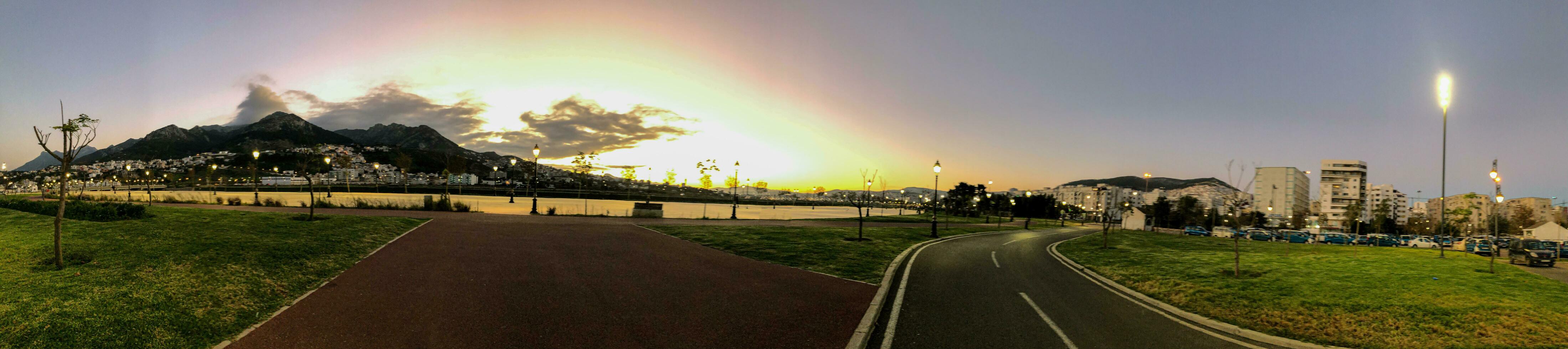 180 degree view of an urban public park photo