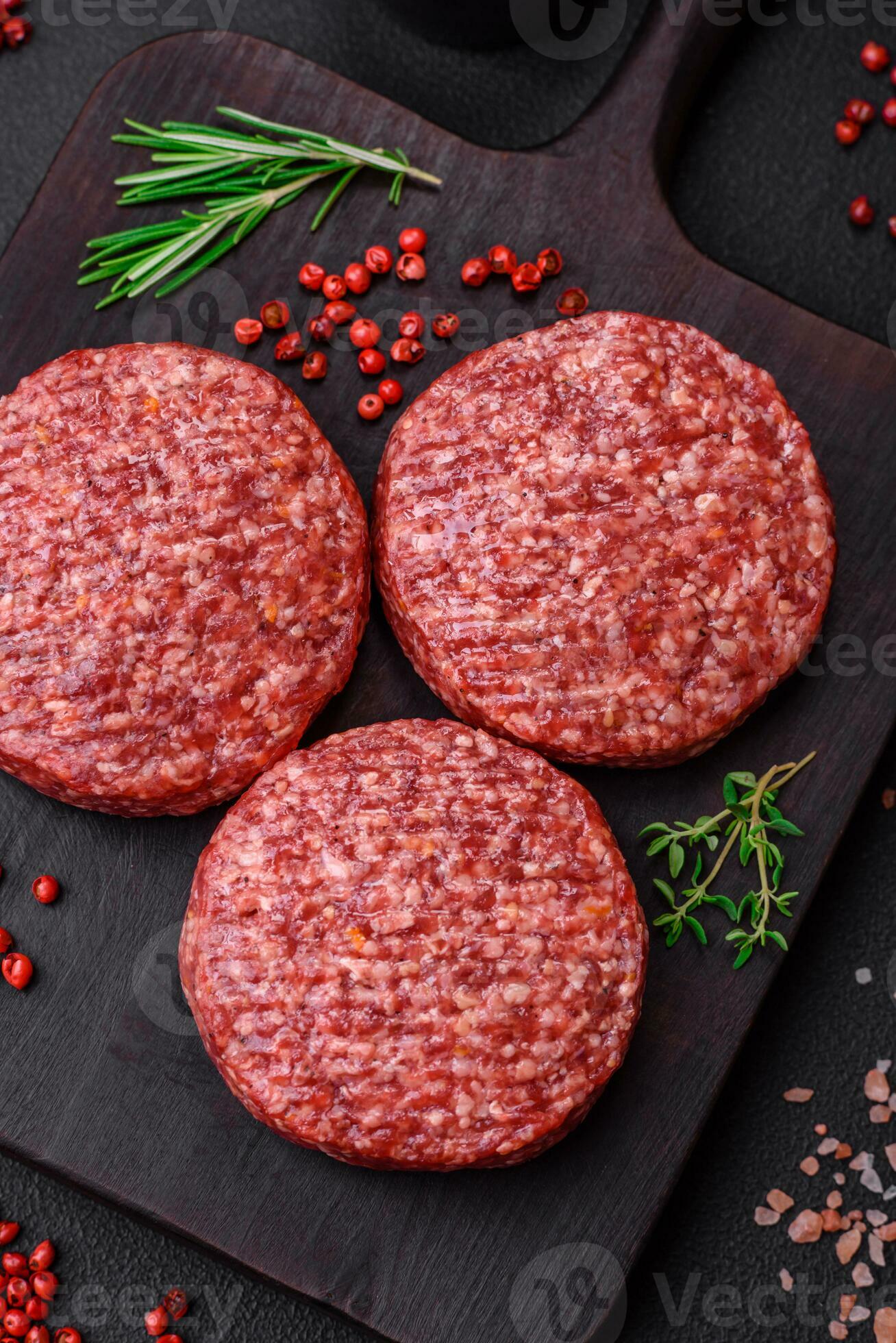Fresh raw ground beef burger patty with salt and spices 25004435 Stock