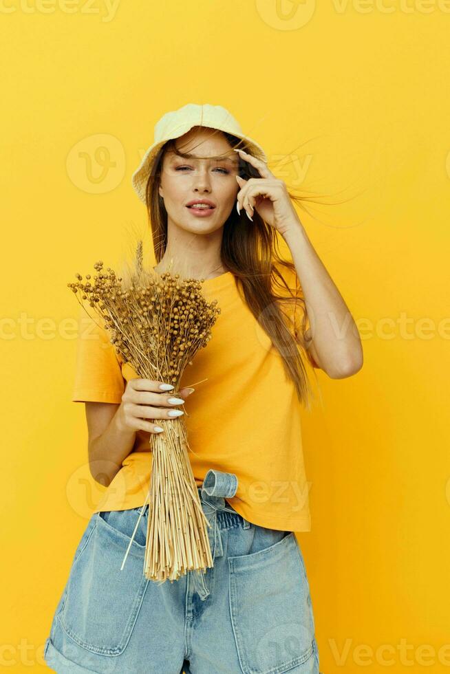 photo pretty girl bouquet of dried flowers casual wear smile posing isolated background